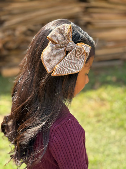 Orilla bordada Cheviot tonos cafe