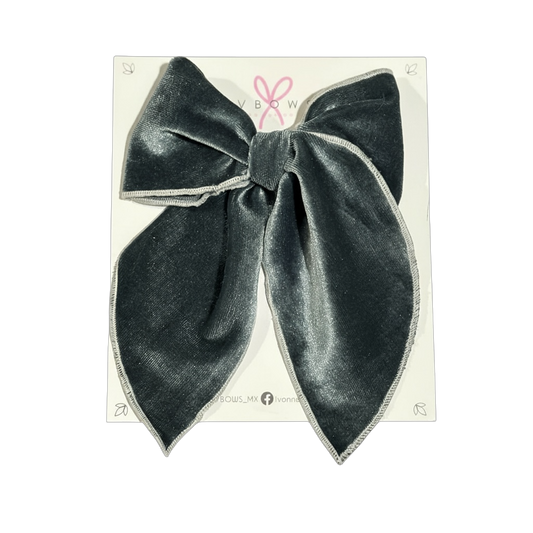 Velvet gris acero orilla bordada blanca